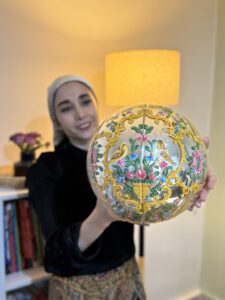 نقاشی روی توپ شیشه ای